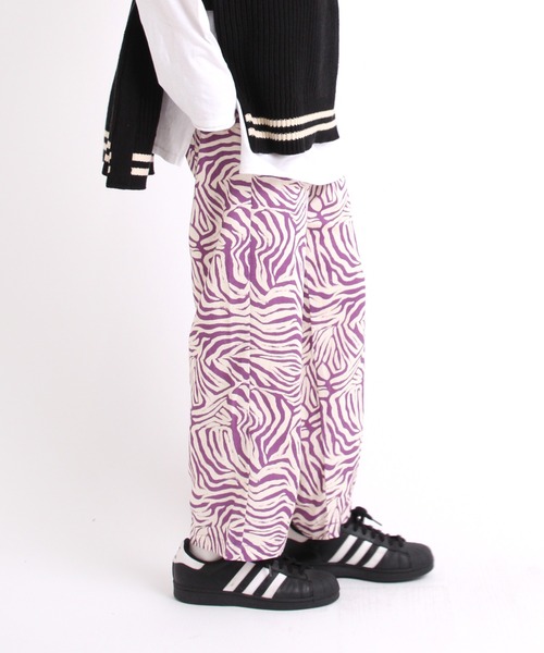 RNA（アールエヌエー）の「R3991 アニマルプリントイージーパンツ（スラックス・レディース・ブラック×ホワイト/レオパード/パープル・MEDIUM）」の6枚目の写真
