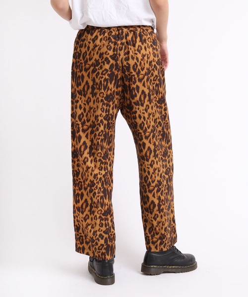 RNA（アールエヌエー）の「R3991 アニマルプリントイージーパンツ（スラックス・レディース・ブラック×ホワイト/レオパード/パープル・MEDIUM）」の15枚目の写真