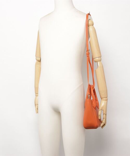 artemis by DIANA（アルテミスバイダイアナ）の「ストラップ付き2WAYスクエア型ミニトート（ハンドバッグ・レディース・ブラック/ベージュ/イエロー/グリーン/オレンジ・FREE）」の9枚目の写真