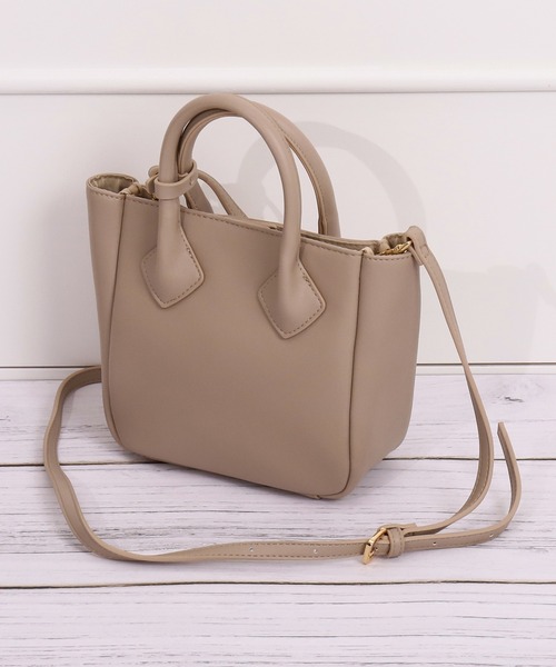 artemis by DIANA（アルテミスバイダイアナ）の「ストラップ付き2WAYスクエア型ミニトート（ハンドバッグ・レディース・ブラック/ベージュ/イエロー/グリーン/オレンジ・FREE）」の3枚目の写真