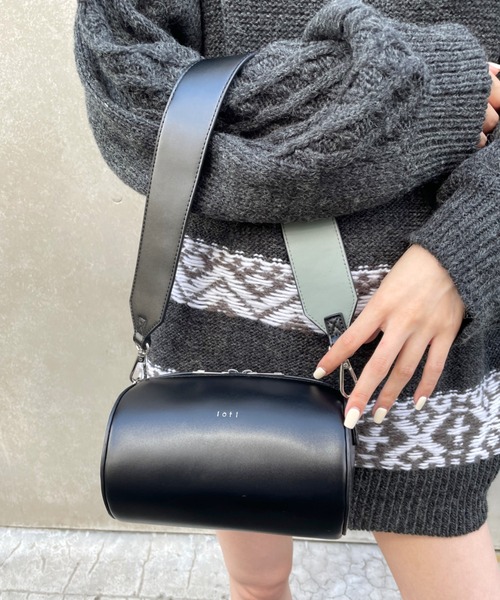 loti(ロティ)の「WEB限定 loti 2WAYチューブBAG(ショルダーバッグ・レディース・ブラック/オフホワイト・FREE)」の2枚目の写真