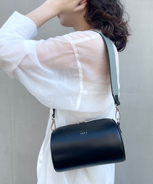 loti(ロティ)の「WEB限定 loti 2WAYチューブBAG(ショルダーバッグ・レディース・ブラック/オフホワイト・FREE)」の20枚目の写真