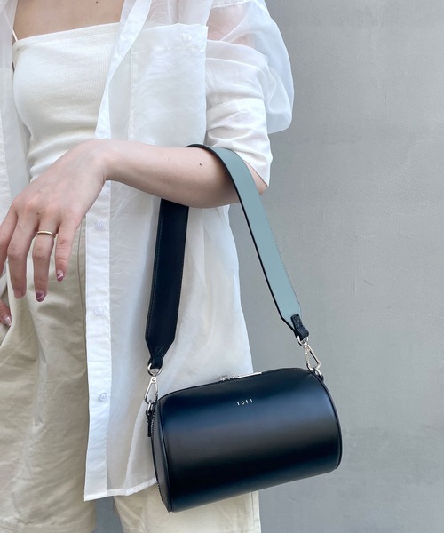 loti(ロティ)の「WEB限定 loti 2WAYチューブBAG(ショルダーバッグ・レディース・ブラック/オフホワイト・FREE)」の3枚目の写真