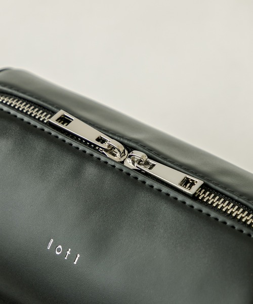 loti(ロティ)の「WEB限定 loti 2WAYチューブBAG(ショルダーバッグ・レディース・ブラック/オフホワイト・FREE)」の10枚目の写真