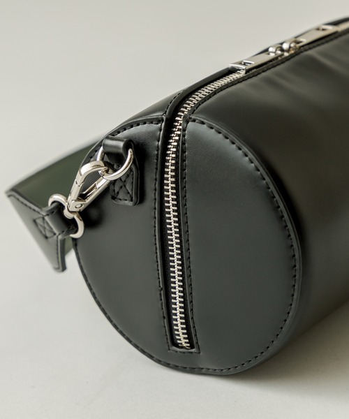 loti(ロティ)の「WEB限定 loti 2WAYチューブBAG(ショルダーバッグ・レディース・ブラック/オフホワイト・FREE)」の12枚目の写真