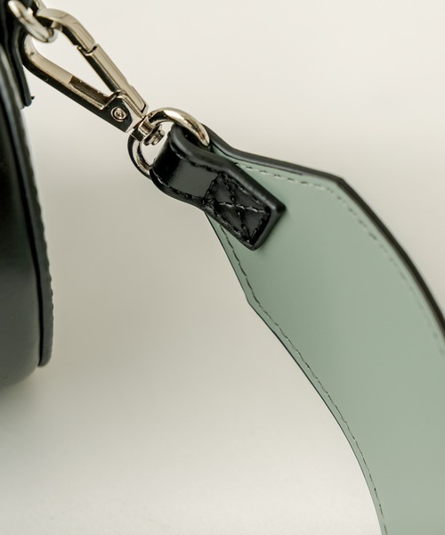 loti(ロティ)の「WEB限定 loti 2WAYチューブBAG(ショルダーバッグ・レディース・ブラック/オフホワイト・FREE)」の15枚目の写真
