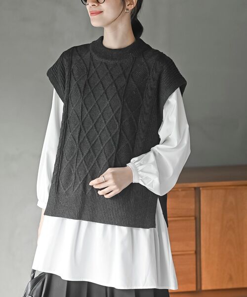 rps（アールピーエス）の「ケーブルニットベスト×ブラウスアンサンブル（ベスト・レディース・チャコールグレー/ベージュ/アイボリー/モカ/マスタード/杢グレー/グレー系その他・M/フリー）」の5枚目の写真