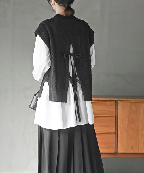 rps（アールピーエス）の「ケーブルニットベスト×ブラウスアンサンブル（ベスト・レディース・チャコールグレー/ベージュ/アイボリー/モカ/マスタード/杢グレー・M/フリー）」の9枚目の写真