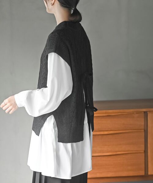 rps（アールピーエス）の「ケーブルニットベスト×ブラウスアンサンブル（ベスト・レディース・チャコールグレー/ベージュ/アイボリー/モカ/マスタード/杢グレー・M/フリー）」の12枚目の写真