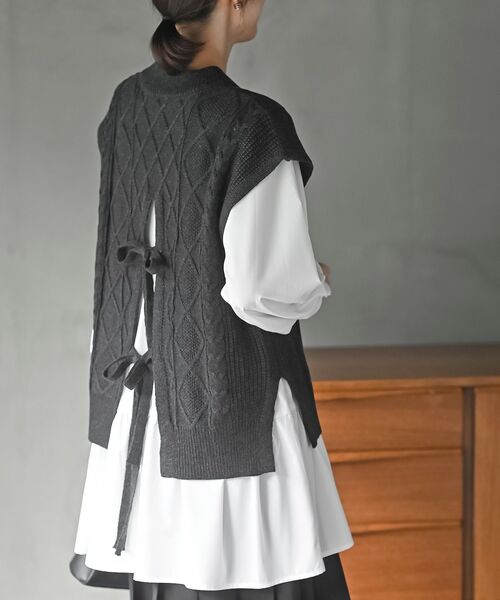 rps（アールピーエス）の「ケーブルニットベスト×ブラウスアンサンブル（ベスト・レディース・チャコールグレー/ベージュ/アイボリー/モカ/マスタード/杢グレー・M/フリー）」の13枚目の写真