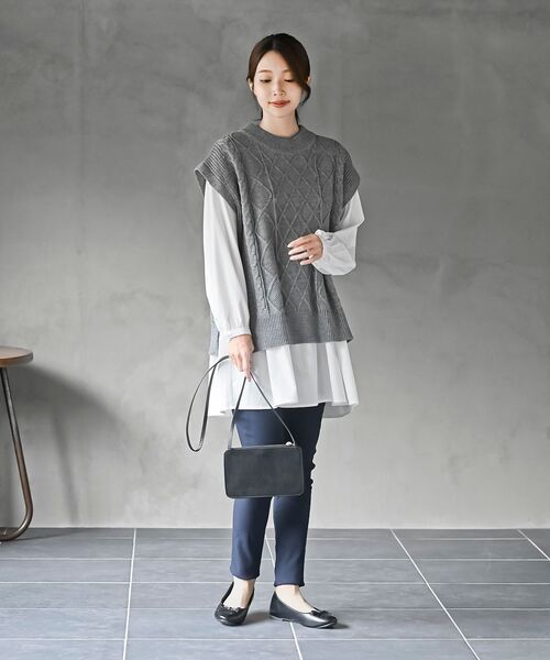 rps（アールピーエス）の「ケーブルニットベスト×ブラウスアンサンブル（ベスト・レディース・チャコールグレー/ベージュ/アイボリー/モカ/マスタード/杢グレー・M/フリー）」の15枚目の写真