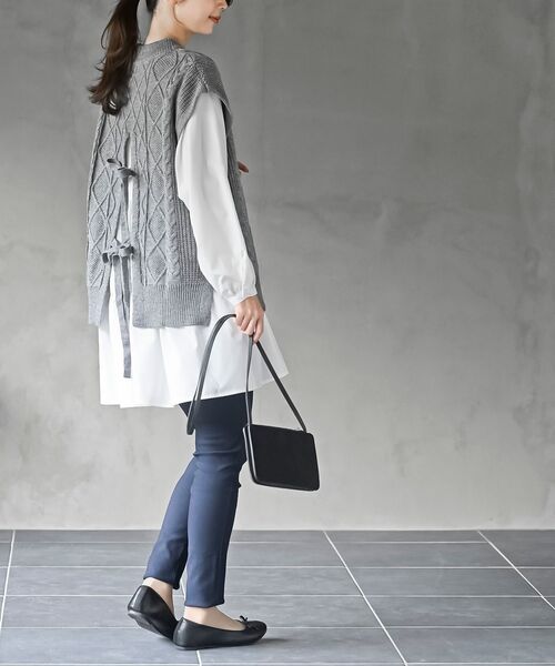 rps（アールピーエス）の「ケーブルニットベスト×ブラウスアンサンブル（ベスト・レディース・チャコールグレー/ベージュ/アイボリー/モカ/マスタード/杢グレー・M/フリー）」の18枚目の写真