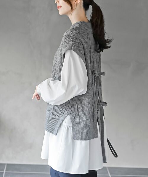 rps（アールピーエス）の「ケーブルニットベスト×ブラウスアンサンブル（ベスト・レディース・チャコールグレー/ベージュ/アイボリー/モカ/マスタード/杢グレー・M/フリー）」の20枚目の写真