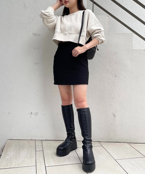 Chico(チコ)の「ショート丈無地スウェット(スウェット・レディース・ホワイト/ブラック/グレー/グリーン/ホワイト系その他/グレー系その他・FREE)」の7枚目の写真