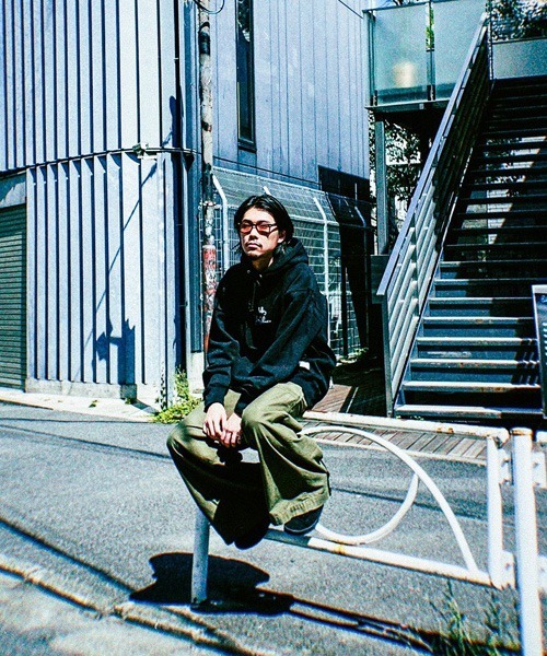 EFFECTEN(エフェクテン)の「EFFECTEN エフェクテン /in my head hoodie Yu hashimoto × utility collaboration ITEM(パーカー・メンズ・ホワイト/ブラック・FREE)」の12枚目の写真