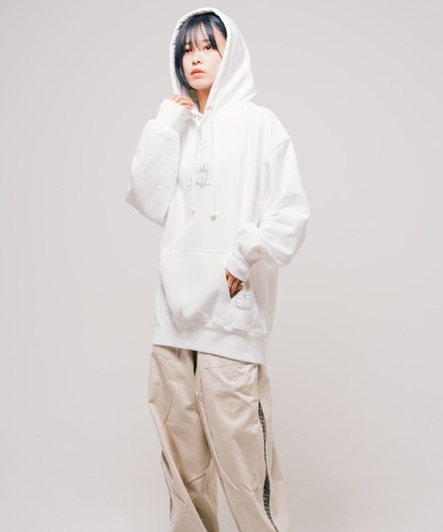 EFFECTEN(エフェクテン)の「EFFECTEN エフェクテン /in my head hoodie Yu hashimoto × utility collaboration ITEM(パーカー・メンズ・ホワイト/ブラック・FREE)」の7枚目の写真