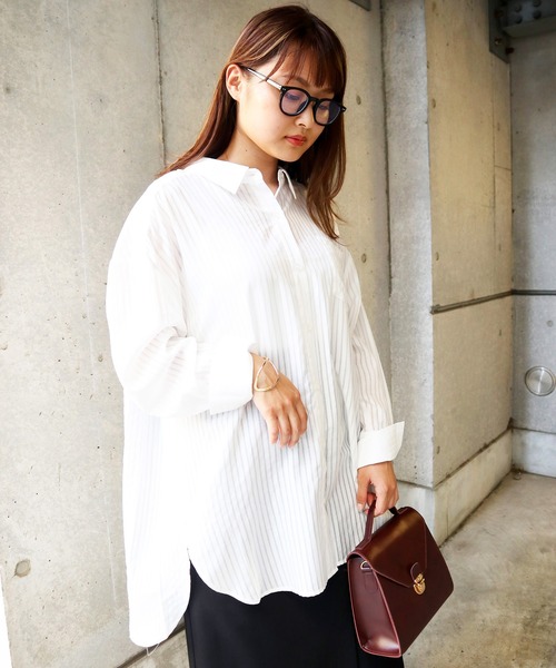 Brownie(ブラウニー)の「Brownie 肩ボタン開きストライプシャツ(シャツ/ブラウス・レディース・ホワイト/ブラック/グリーン/ライトベージュ・FREE)」の1枚目の写真