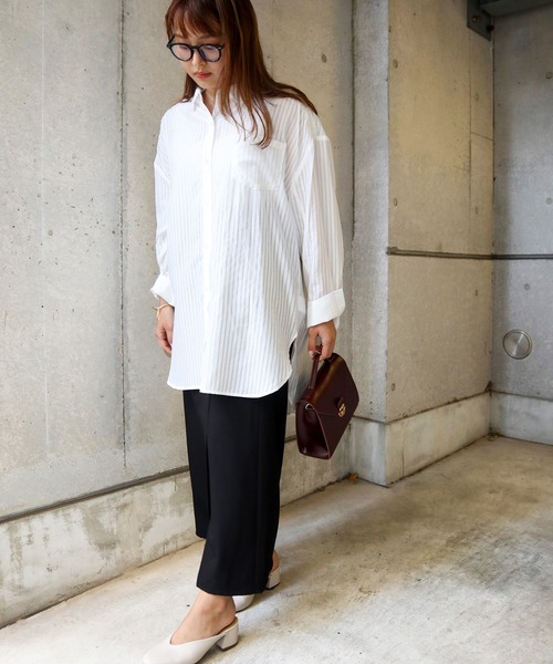 Brownie(ブラウニー)の「Brownie 肩ボタン開きストライプシャツ(シャツ/ブラウス・レディース・ホワイト/ブラック/グリーン/ライトベージュ・FREE)」の11枚目の写真