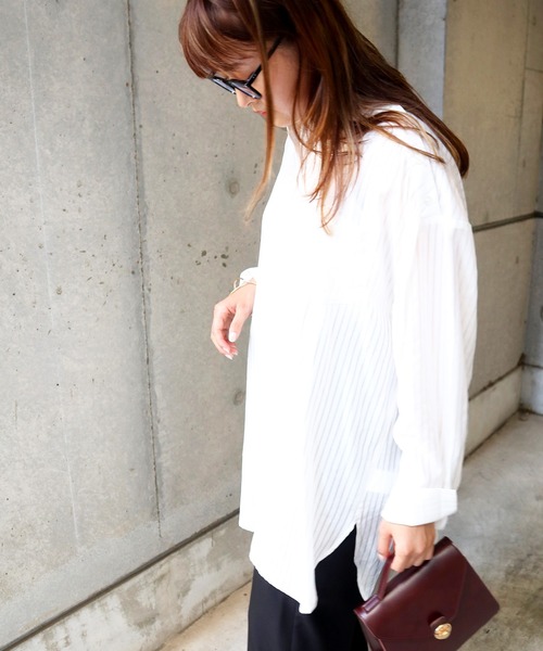 Brownie(ブラウニー)の「Brownie 肩ボタン開きストライプシャツ(シャツ/ブラウス・レディース・ホワイト/ブラック/グリーン/ライトベージュ・FREE)」の6枚目の写真