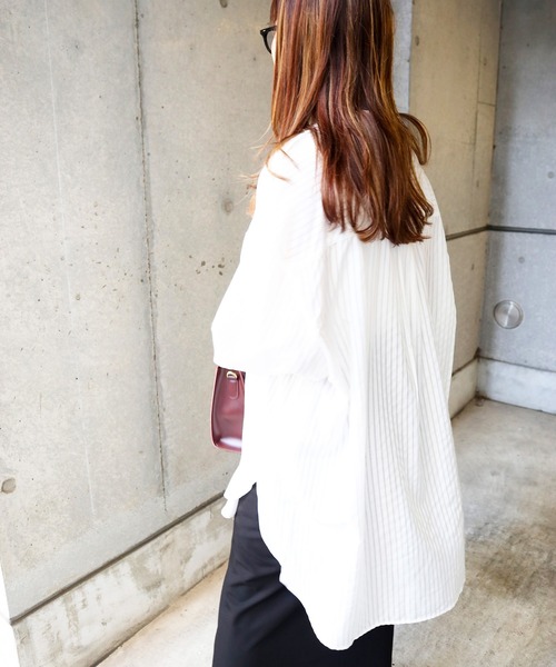 Brownie(ブラウニー)の「Brownie 肩ボタン開きストライプシャツ(シャツ/ブラウス・レディース・ホワイト/ブラック/グリーン/ライトベージュ・FREE)」の7枚目の写真