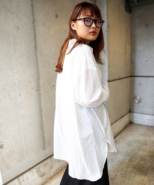 Brownie(ブラウニー)の「Brownie 肩ボタン開きストライプシャツ(シャツ/ブラウス・レディース・ホワイト/ブラック/グリーン/ライトベージュ・FREE)」の8枚目の写真