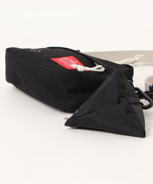 Manhattan Portage(マンハッタンポーテージ)の「The Mulberry Shoulder Bag PEANUTS FW22(ショルダーバッグ・メンズ・ブラック/カーキ・X-SMALL)」の3枚目の写真