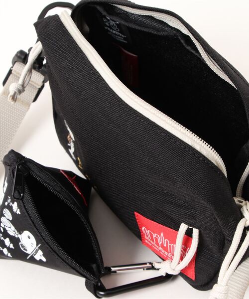 Manhattan Portage(マンハッタンポーテージ)の「The Mulberry Shoulder Bag PEANUTS FW22(ショルダーバッグ・メンズ・ブラック/カーキ・X-SMALL)」の4枚目の写真