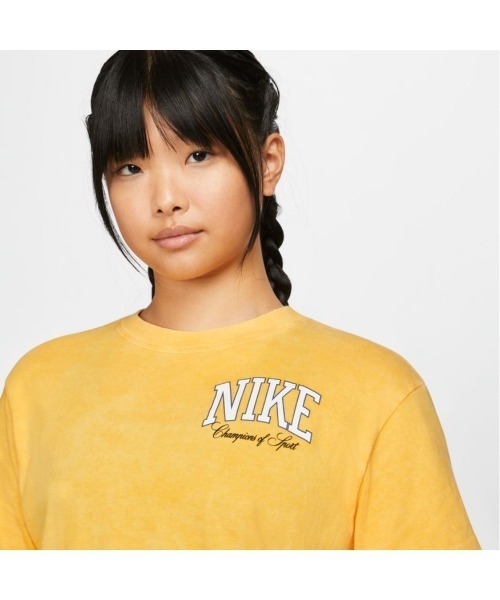 NIKE（ナイキ）の「NIKE/ナイキ AS W NSW TEE BF VARSITY（Tシャツ/カットソー・レディース・ブラック/イエロー・M/L/XL/XS/S/2XL）」の7枚目の写真