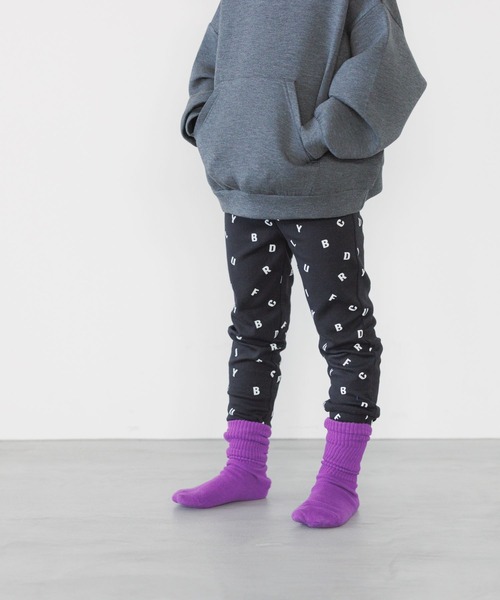 LOWRYS FARM（ローリーズファーム）の「プリントレギンス　170611（レギンス/スパッツ・キッズ・ブラック/カーキ/モカ・100cm/110cm/120cm/130cm）」の2枚目の写真