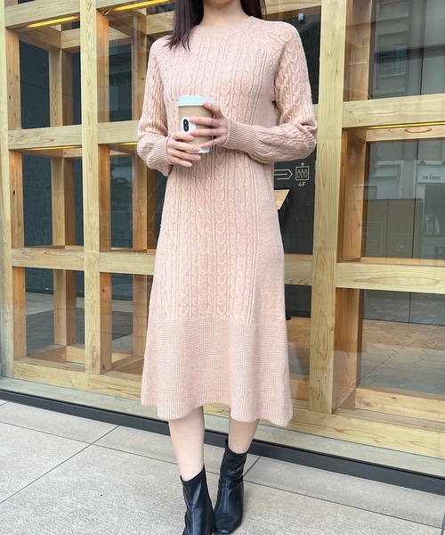 a:mure(アミュール)の「ヒモベルト付き!ケーブル編みニットワンピース(ワンピース・レディース・ベージュ/ホワイト/ブラウン・SMALL/MEDIUM)」の10枚目の写真