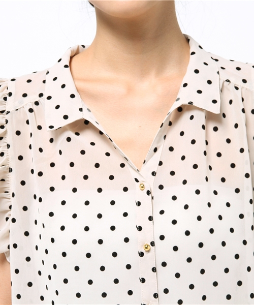 DISCOAT(ディスコート)の「【Discoat】フロッキードット肩フリルノースリブラウス(シャツ/ブラウス・レディース・オフホワイト/アイボリー/ネイビー・LARGE/MEDIUM)」の8枚目の写真