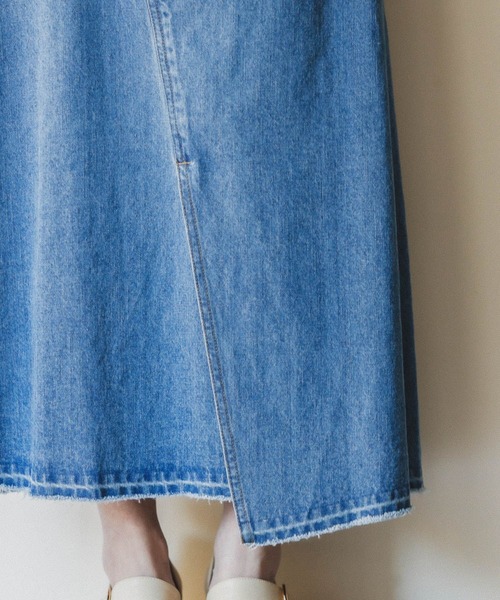 Andemiu（アンデミュウ）の「デニムリメイクフウスカート185844（スカート・レディース・ブルー・SMALL/MEDIUM）」の10枚目の写真
