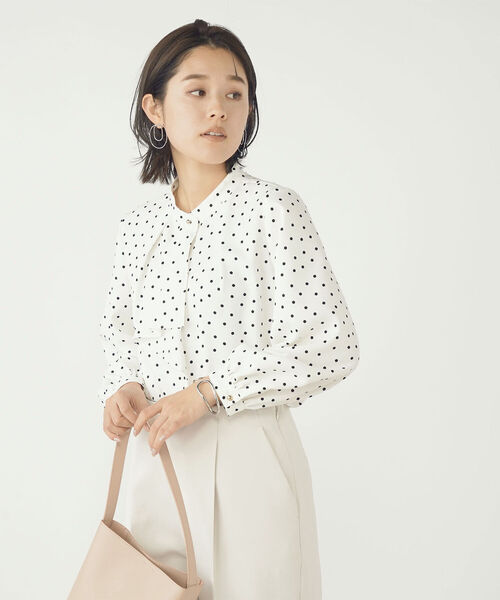 NOLLEY’S Sophi(ノーリーズソフィ)の「ジョーゼットラッフルブラウス(シャツ/ブラウス・レディース・ホワイト系その他5/オフホワイト・38/36)」の2枚目の写真