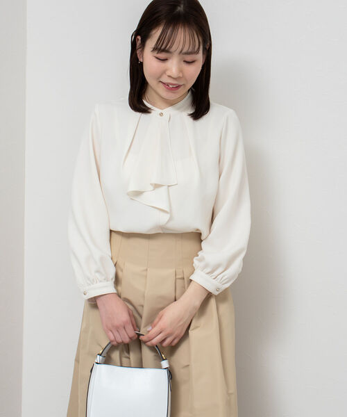 NOLLEY’S Sophi(ノーリーズソフィ)の「ジョーゼットラッフルブラウス(シャツ/ブラウス・レディース・ホワイト系その他5/オフホワイト・38/36)」の22枚目の写真