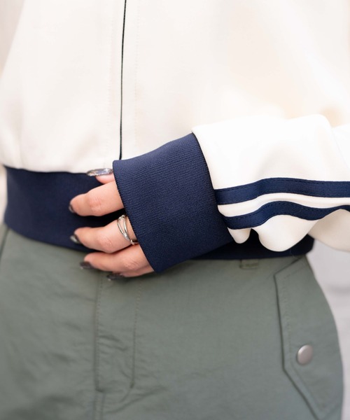 WEGO(ウィゴー)の「WEGO/ショートトラックジャケット(ジャージ・レディース・オレンジ/オフホワイト/ブラック・FREE)」の21枚目の写真