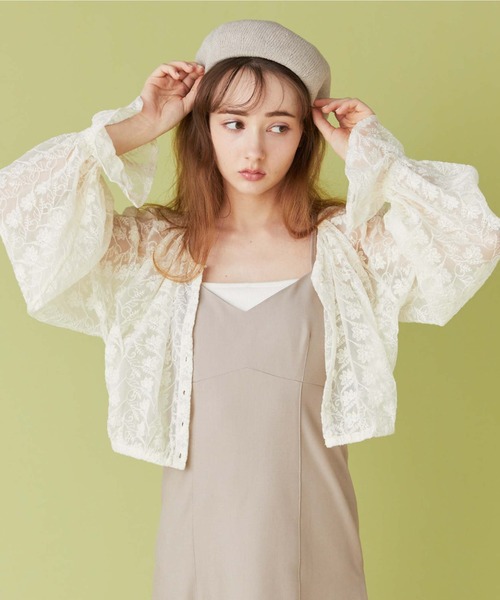 archives（アルシーヴ）の「ボリュームギャザーＶ開きブラウス（シャツ/ブラウス・レディース・アイボリー/ブラック/ブルー・MEDIUM）」の2枚目の写真