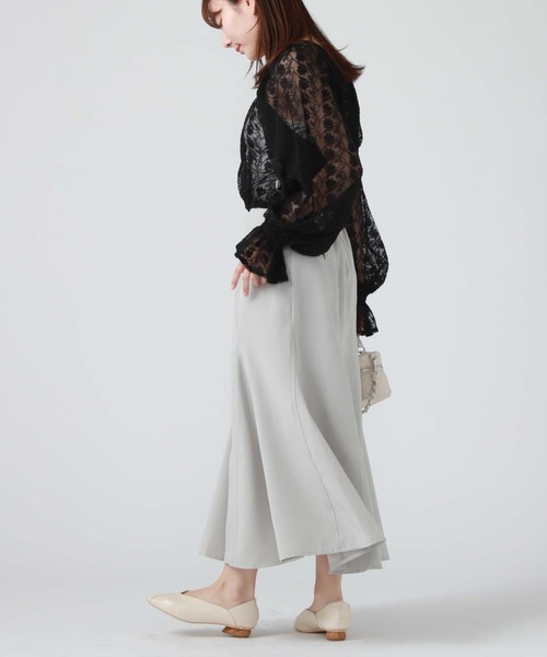 archives（アルシーヴ）の「ボリュームギャザーＶ開きブラウス（シャツ/ブラウス・レディース・アイボリー/ブラック/ブルー・MEDIUM）」の9枚目の写真