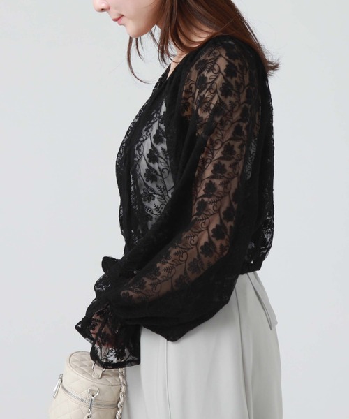 archives（アルシーヴ）の「ボリュームギャザーＶ開きブラウス（シャツ/ブラウス・レディース・アイボリー/ブラック/ブルー・MEDIUM）」の5枚目の写真