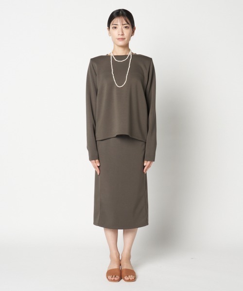 HELIOPOLE(エリオポール)の「CARDBOARD SQUARE SHOULDER PO(Tシャツ/カットソー・レディース・カーキ/ブラック・38)」の3枚目の写真