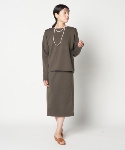 HELIOPOLE(エリオポール)の「CARDBOARD SQUARE SHOULDER PO(Tシャツ/カットソー・レディース・カーキ/ブラック・38)」の6枚目の写真