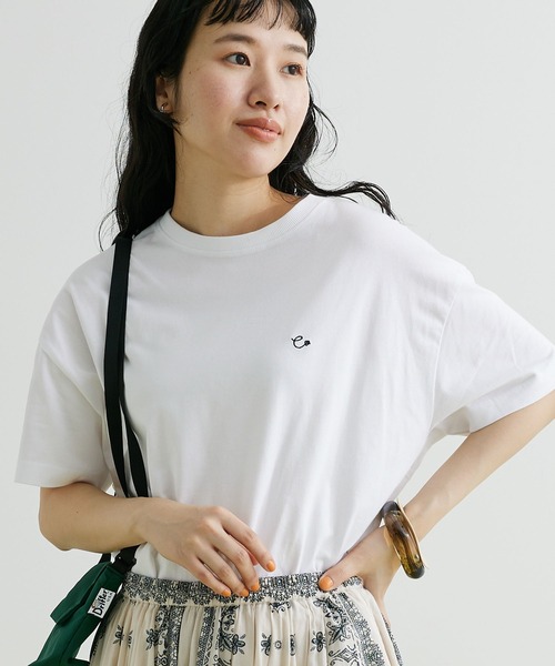 CRAFT STANDARD BOUTIQUE(クラフトスタンダードブティック)の「ワンポイント刺繍Tee(Tシャツ/カットソー・レディース・ホワイト/ブラック・M/L)」の1枚目の写真