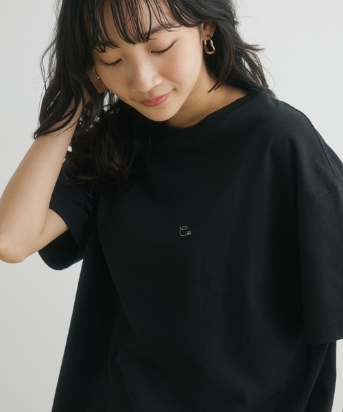 CRAFT STANDARD BOUTIQUE(クラフトスタンダードブティック)の「ワンポイント刺繍Tee(Tシャツ/カットソー・レディース・ホワイト/ブラック・M/L)」の2枚目の写真
