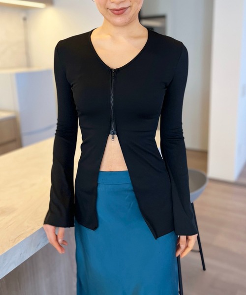 Jewelobe(ジュエローブ)の「ワイドスリットファスナートップス(Tシャツ/カットソー・レディース・カーキ/ブラック・FREE)」の10枚目の写真