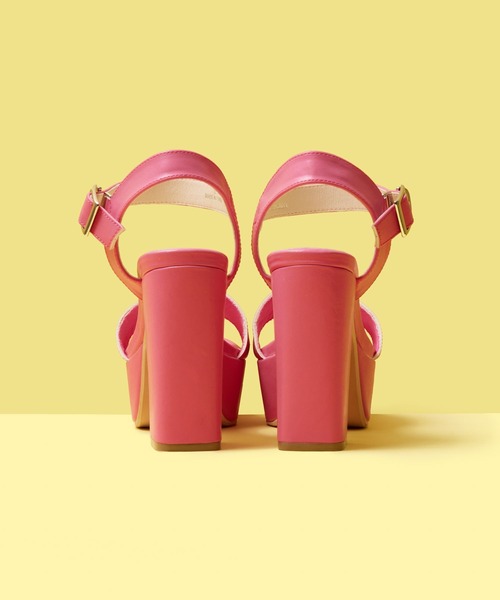 FOREVER 21（フォーエバー トゥエンティーワン）の「厚底ヒールサンダル（サンダル・レディース・ホワイト/ピンク系その他/ブラック・SMALL/MEDIUM/LARGE）」の5枚目の写真