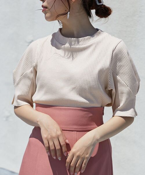 MAJESTIC LEGON（マジェスティックレゴン）の「【WEB限定カラーあり】タックスリーブトップス（Tシャツ/カットソー・レディース・アイボリー/ブラック/ブラック系その他/グリーン/オレンジ/ベージュ系その他2/グレイッシュベージュ・MEDIUM）」の12枚目の写真