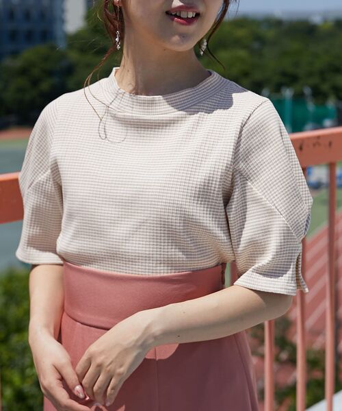 MAJESTIC LEGON（マジェスティックレゴン）の「【WEB限定カラーあり】タックスリーブトップス（Tシャツ/カットソー・レディース・アイボリー/ブラック/ブラック系その他/グリーン/オレンジ/ベージュ系その他2/グレイッシュベージュ・MEDIUM）」の13枚目の写真