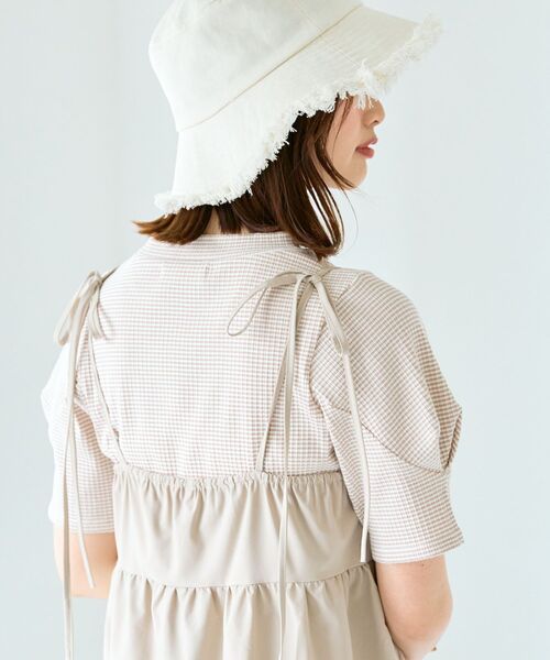 MAJESTIC LEGON（マジェスティックレゴン）の「【WEB限定カラーあり】タックスリーブトップス（Tシャツ/カットソー・レディース・アイボリー/ブラック/ブラック系その他/グリーン/オレンジ/ベージュ系その他2/グレイッシュベージュ・MEDIUM）」の17枚目の写真