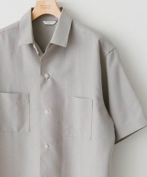 URBAN RESEARCH DOORS（アーバンリサーチドアーズ）の「『吸水速乾』セオアルファダブルポケットショートスリーブシャツ（シャツ/ブラウス・メンズ・オフホワイト/グレー/チャコールグレー/ブルー/ライトグレー/モカ/ブルー系その他・MEDIUM/X-LARGE/LARGE）」の5枚目の写真