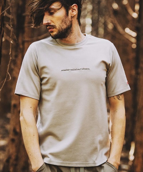 NO ID.(ノーアイディ)の「mt8392-エンブロイダリーメッセージC-N-T Tシャツ(Tシャツ/カットソー・メンズ・ライトベージュ/ブラック/ホワイト・02/01)」の3枚目の写真