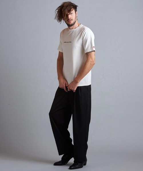 NO ID.(ノーアイディ)の「mt8392-エンブロイダリーメッセージC-N-T Tシャツ(Tシャツ/カットソー・メンズ・ライトベージュ/ブラック/ホワイト・02/01)」の6枚目の写真